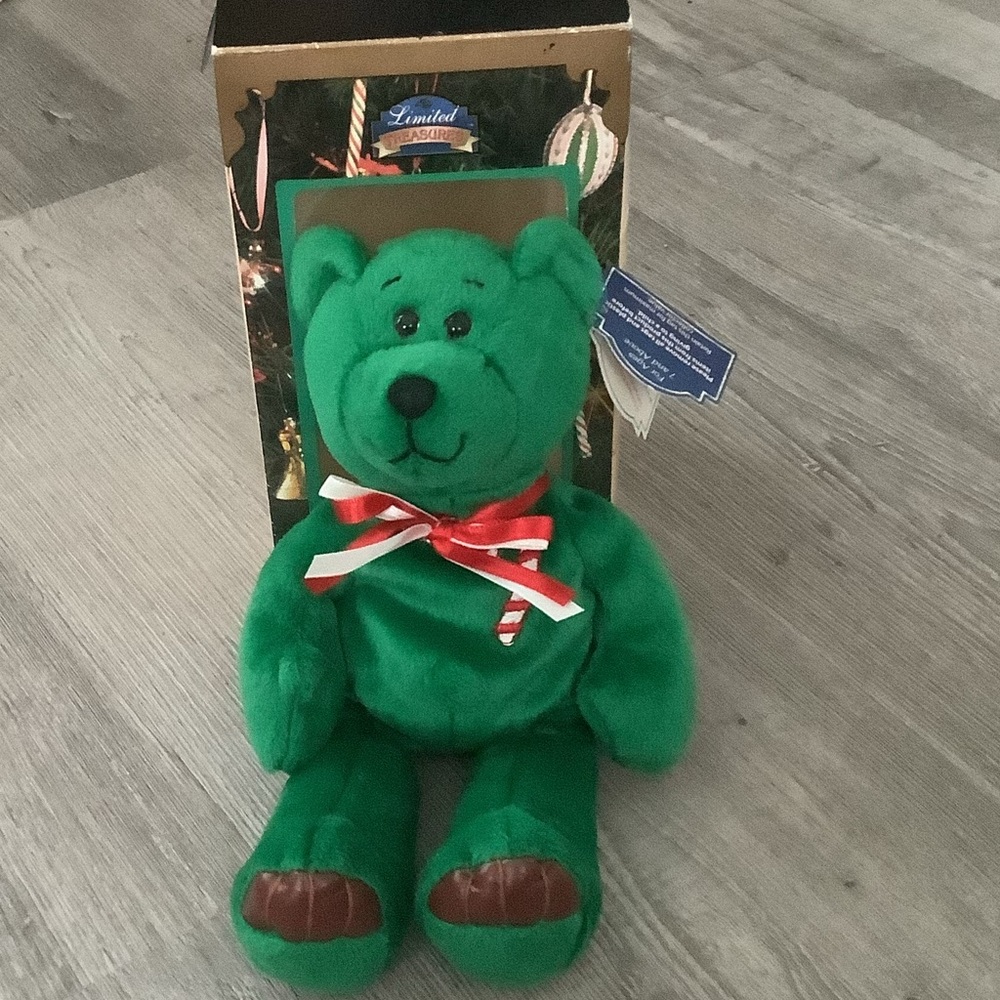 Limited Treasures 1998 Holiday Edition Peppermint Retired Plush Bear